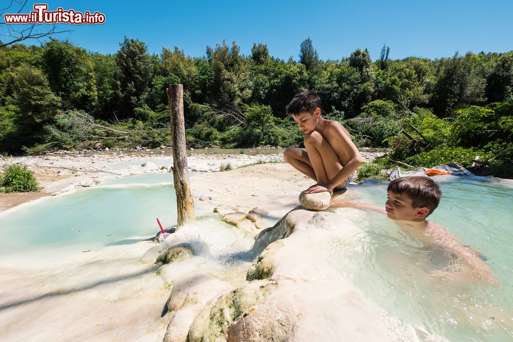 Immagine Bambini alle Terme di Petriolo, ideali per famiglie