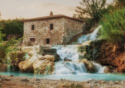 La SPA naturale delle Cascate del Gorello, a Saturnia