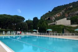 La grande Piscina  delle Terme di Uliveto in Toscana