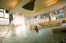 Una piscina nelle storiche Terme a Bagni di Lucca in Toscana