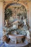 La fontana della Loggia di Ercole a Palazzo Farnese, Caprarola, Lazio. Realizzata con mosaici e stucco policromo, rappresenta alcuni dei possedimenti della famiglia Farnese - © trotalo ...