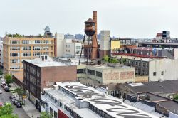 Brooklyn, New York: i graffiti ricoprono molti edifici di Williamsburg, uno dei quartieri dove vive il maggior numero di artisti della città - © Felix Lipov / Shutterstock.com