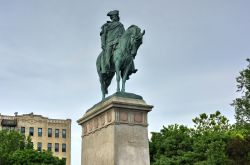 Continental Army Plaza nel quartiere di Williamsburg (Brooklyn, New York City), dove si trova la statua equestre di George Washington.
