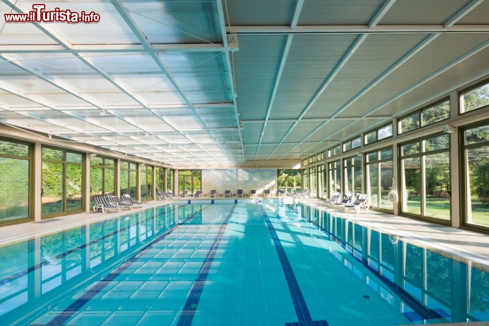 Immagine La piscina termale di Villa Undulna le Terme della Versilia in Toscana - © www.termedellaversilia.com