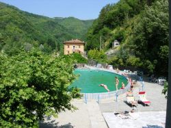 Piscina Termale di Equi Terme Toscana - © www.toscanainside.com