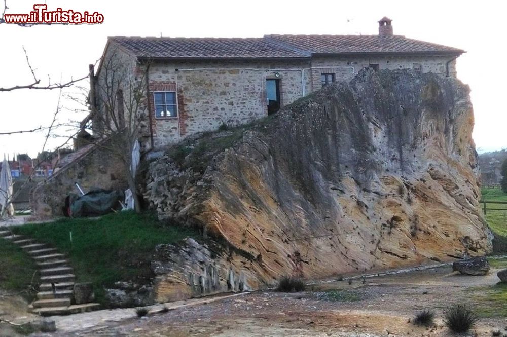 Immagine La fonte termale dell'Acqua Borra si trova vicina a Montaperti in Toscana - © Nicoletta Barbi