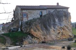 La fonte termale dell'Acqua Borra si trova vicina a Montaperti in Toscana - © Nicoletta Barbi