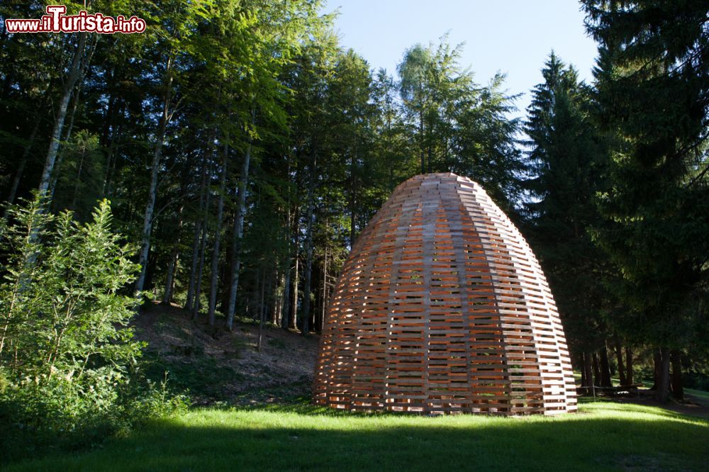 Immagine Una installazione di Aeneas Wilder: Senza titolo 169 - © Arte Sella ph Giacomo Bianchi