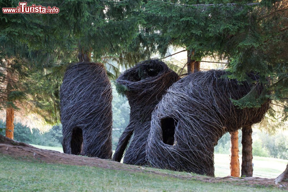 Immagine Tana libera tutti, l'installazione di Patrick Dougherty ad Arte Sella, Borgo Val Sugana - © Arte Sella ph Giacomo Bianchi