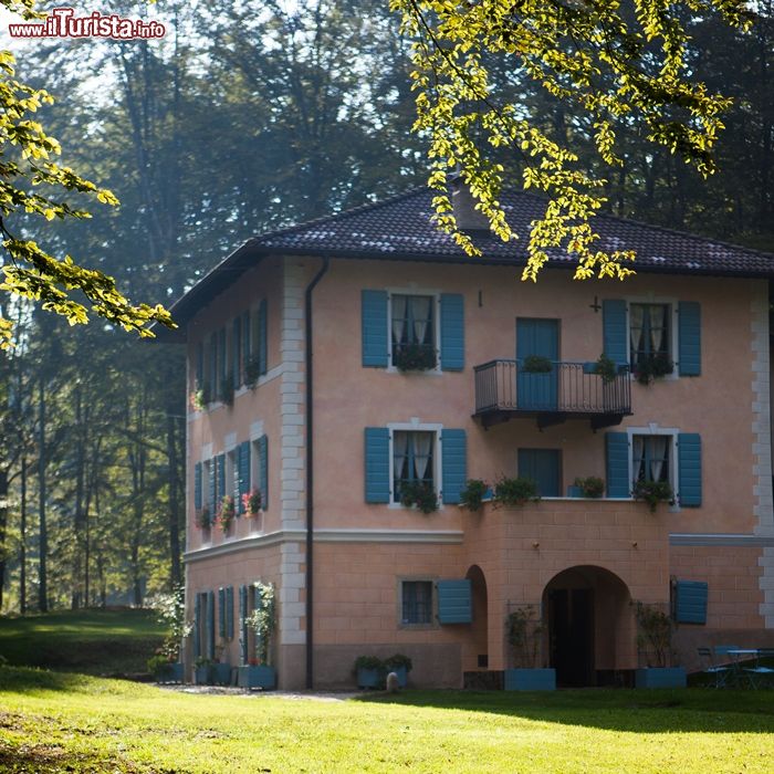 Immagine Villa Strobele dimora storica di Arte Sella, in Trentino - © Arte Sella ph Giacomo Bianchi