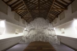 Dentro a Malga Costa (Arte Sella): l'opera di Onishi Yasuaki, Reverse of volume - © Arte Sella ph Giacomo Bianchi