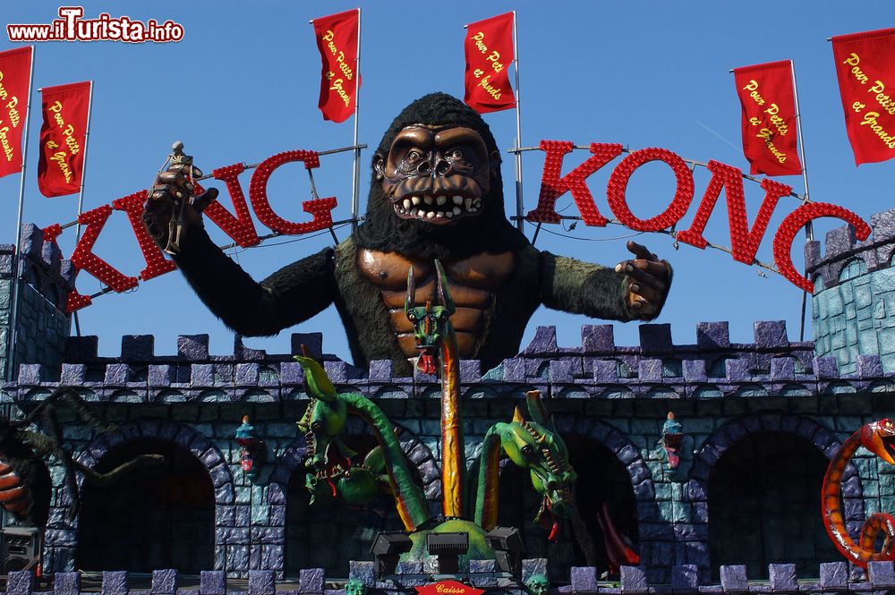 Immagine Il parco divertimenti di Foire du Trone a Parigi, dentro al bois de Vincennes