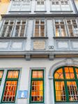 Dettaglio della facciata della Mozarthaus di Vienna. La Casa di Mozart si trova sulla Domgasse qui il musicista visse dal 1784 al 1787 ed oggi ospita un museo. - © vvoe / Shutterstock.com ...