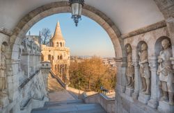 Budapest e il Danubio fotografati da un punto panoramico della collina Gellert, Ungheria.

