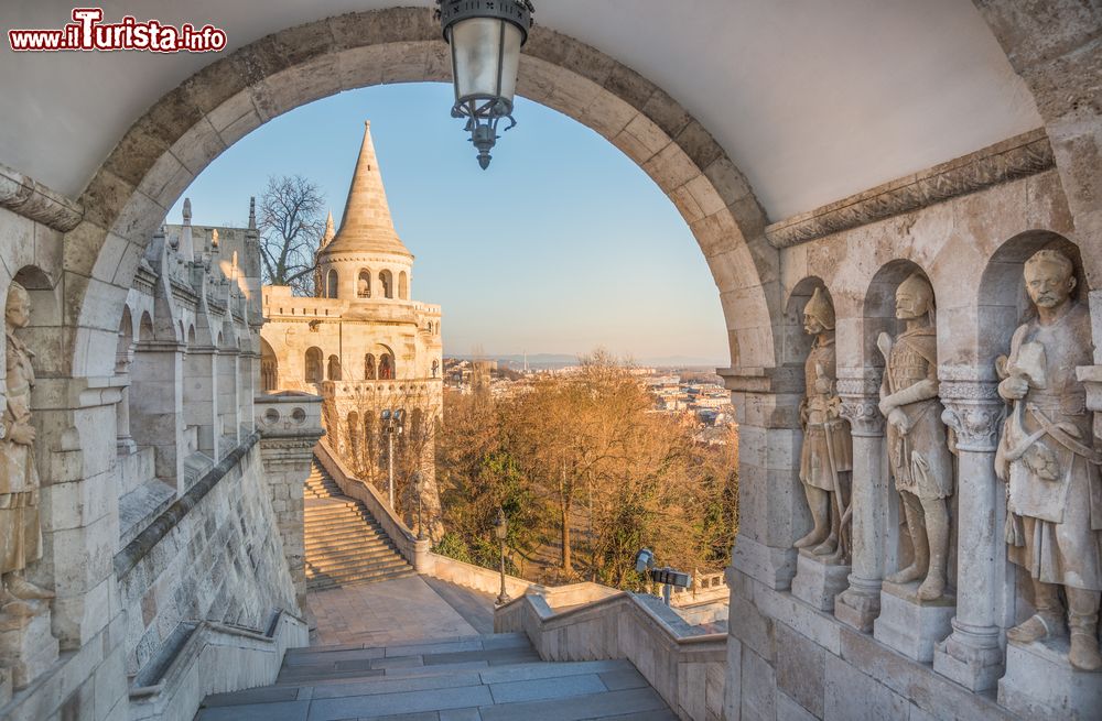 Immagine Budapest e il Danubio fotografati da un punto panoramico della collina Gellert, Ungheria.