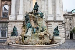 La fontana di Mattia Corvino nel cortile nord ...