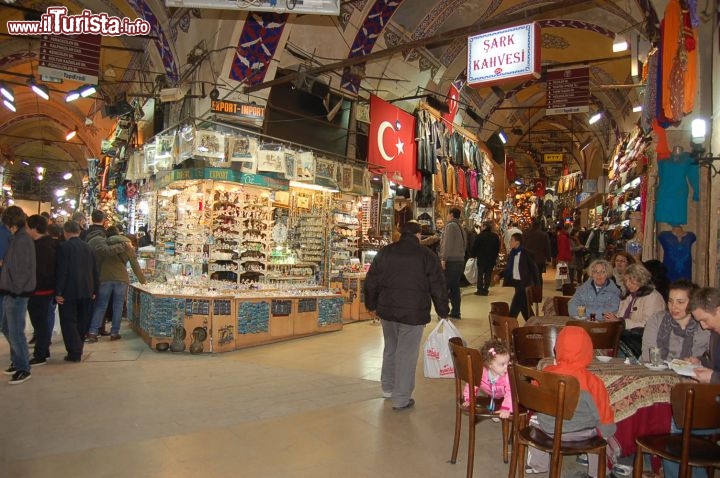 Incrocio di strade al gran bazar