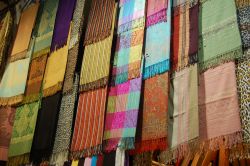Sciarpe al gran bazar di istanbul