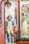 Un particolare delle decorazioni all'ingresso del Museo Grevin di Parigi, Francia. Il museo è ospitato nel celebre quartiere di Montmartre - © Kiev.Victor / Shutterstock.com