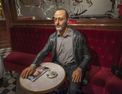 Una scultura di cera di Jean Reno al Museo Grevin di Parigi, Francia. Ogni anno vengono utilizzati 100 kg di cera e 7 tubi di sostanza oleosa per realizzare il make up - © Yuri Turkov ...