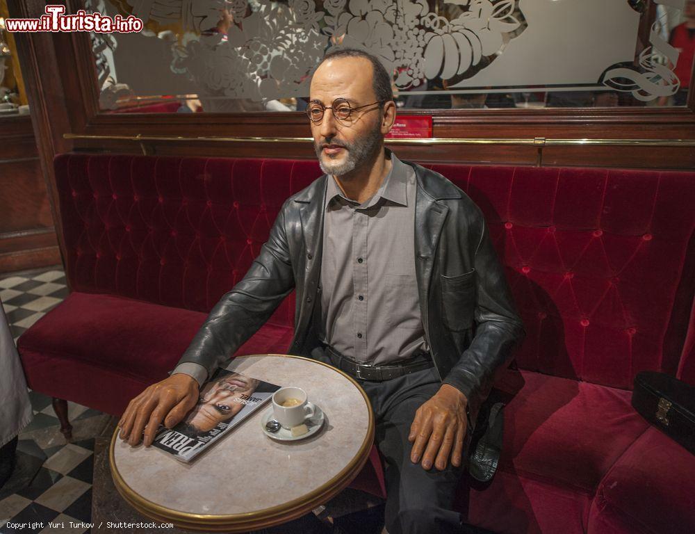 Immagine Una scultura di cera di Jean Reno al Museo Grevin di Parigi, Francia. Ogni anno vengono utilizzati 100 kg di cera e 7 tubi di sostanza oleosa per realizzare il make up - © Yuri Turkov / Shutterstock.com