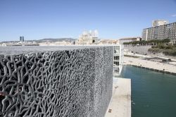 Marsiglia, Francia: il MuCEM, acronimo di "Museo delle Civiltà d’Europa e del Mediterraneo", ha inaugrato nel 2013 quando Marsiglia era la Capitale Europea della Cultura - ...