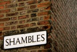 Segnalale stradale di "Shambles street" la famosa via di York