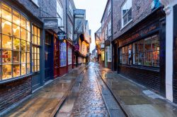 York: The Shambles, una delle vie medievali meglio conservate della Gran Bretagna - © Phil MacD Photography / Shutterstock.com