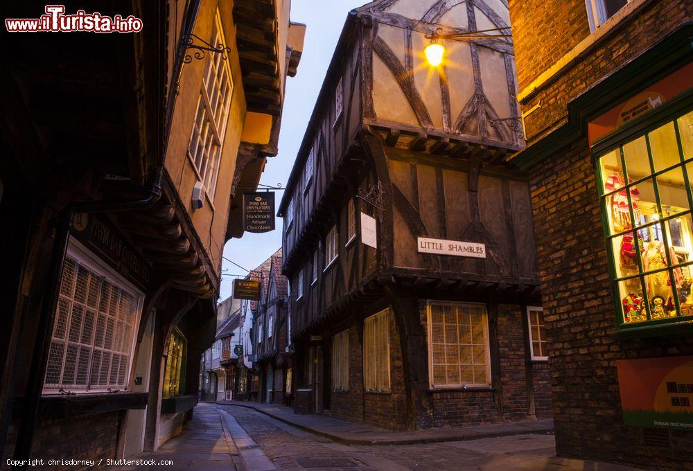 Immagine Nelle caratteristiche strade del centro di York, The Shambles, sono state ambientate alcune delle scene di Harry Potter a Diagon Alley - foto © chrisdorney / Shutterstock.com