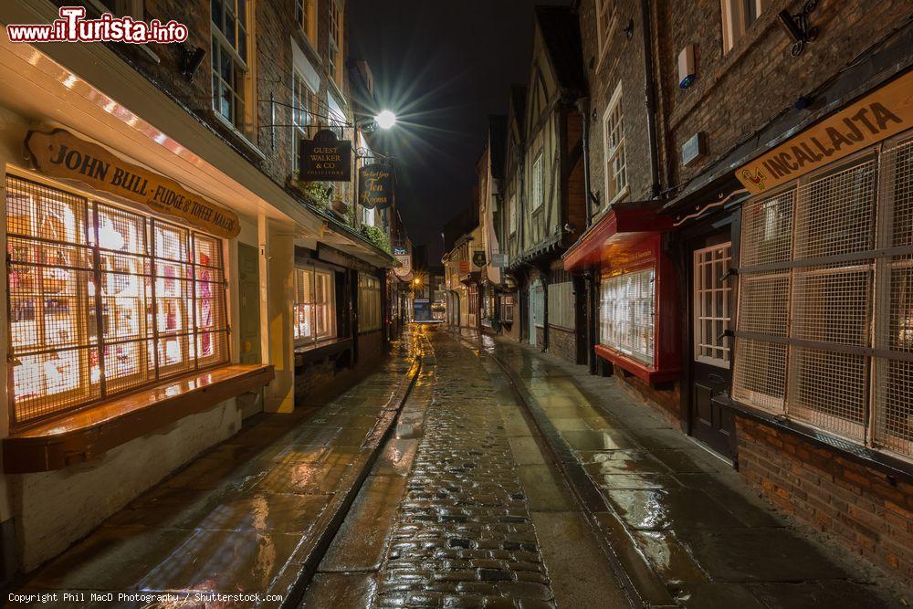 Immagine YORK The Shambles vincitrice del premio Google per la via più pittoresca del Regno Unito. - © Phil MacD Photography / Shutterstock.com