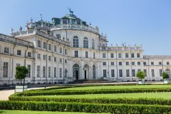 La Palazzina di Caccia di Stupinigi è dotata di un grande giardino e di una gigantesca tenuta di caccia, la quale si trova al di fuori del parco recintato - foto © Cardaf / Shutterstock.com ...