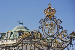 Dettaglio del cancello della Palazzina di Caccia di Stupinigi, oggi proprietà della Fondazione Ordine Mauriziano - foto © MikeDotta / Shutterstock.com