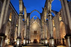 L'Igreja do Carmo è diventata un memoriale del terremoto. In fondo alla navata, dove si trovava un tempo l'altare, c'è l'ingresso del museo archeologico (Museu ...