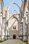 Il Convento do Carmo di Lisbona fu distrutto da una scossa di terremoto avente con ogni probabilità un'intensità di oltre 8 gradi della scala Richter - © tichr / Shutterstock.com ...