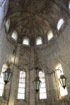 L'interno del Convento do Carmo di Lisbona (Portogallo). Oggi l'edificio, ancora visitabile, è stato trasformato in un muso archeologico.