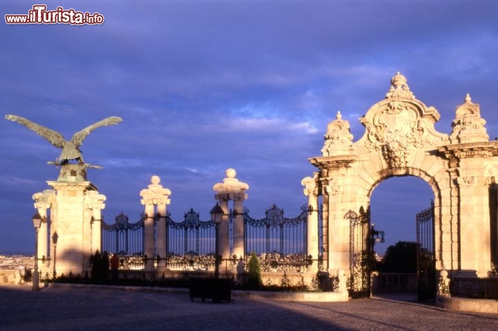 Budapest porta vienna palazzo reale