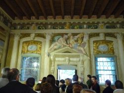 Gli splendidi affreschi conservati all'interno del castello di Thiene (Vicenza) - foto © Marcok / it.wikipedia.org - CC BY 2.5, Collegamento