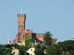 La dimora storica d'Albertis a Genova, Liguria. Sorge sulla collina di Montegalletto e si affaccia sul porto cittadino e sul mar ligure.
