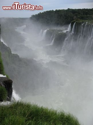 Immagine La potenza delle cascate di Iguazu