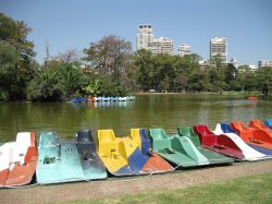 Il parco di Palermo e i grattacieli sullo sfondo