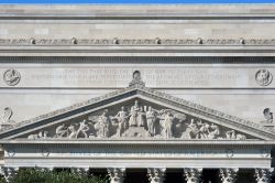 Dettaglio della facciata della Smithsonian National Gallery of Art a Washington DC, USA.