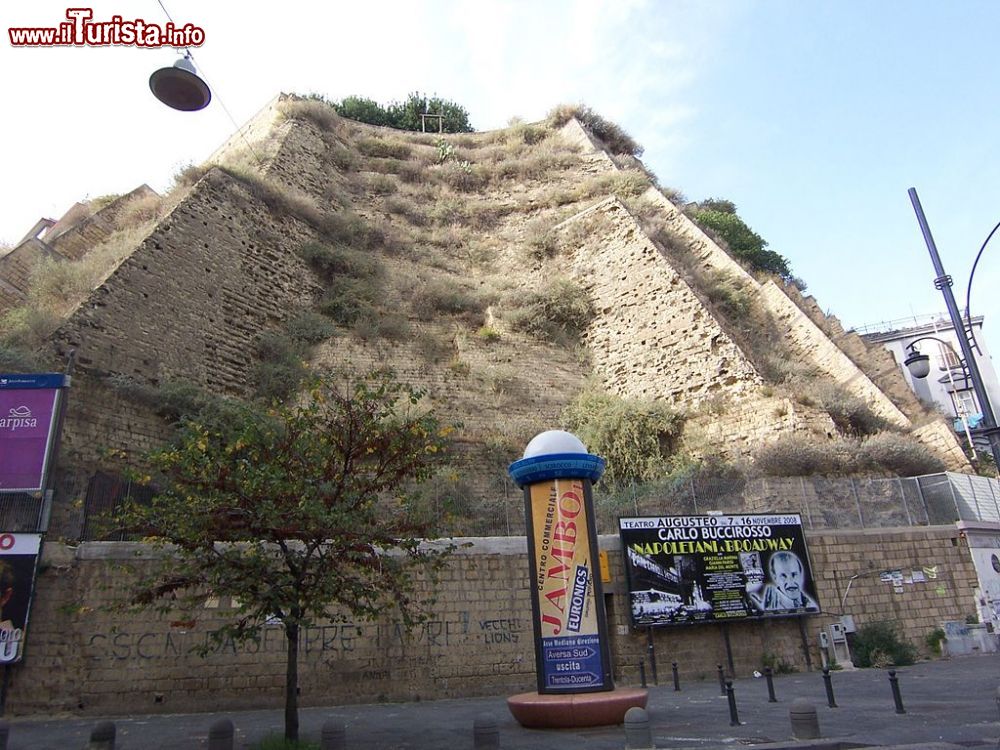 Immagine Lo storico Monte Echia a Napoli, si trova vicino  alle Rampe di Pizzofalcone