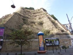 Lo storico Monte Echia a Napoli, si trova vicino  alle Rampe di Pizzofalcone