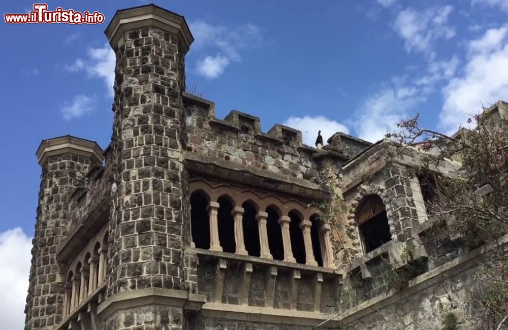 Immagine La particolare costruzione neogotica di Villa Ebe a Napoli, opera di Lamont Young, della prima metà del XX secolo