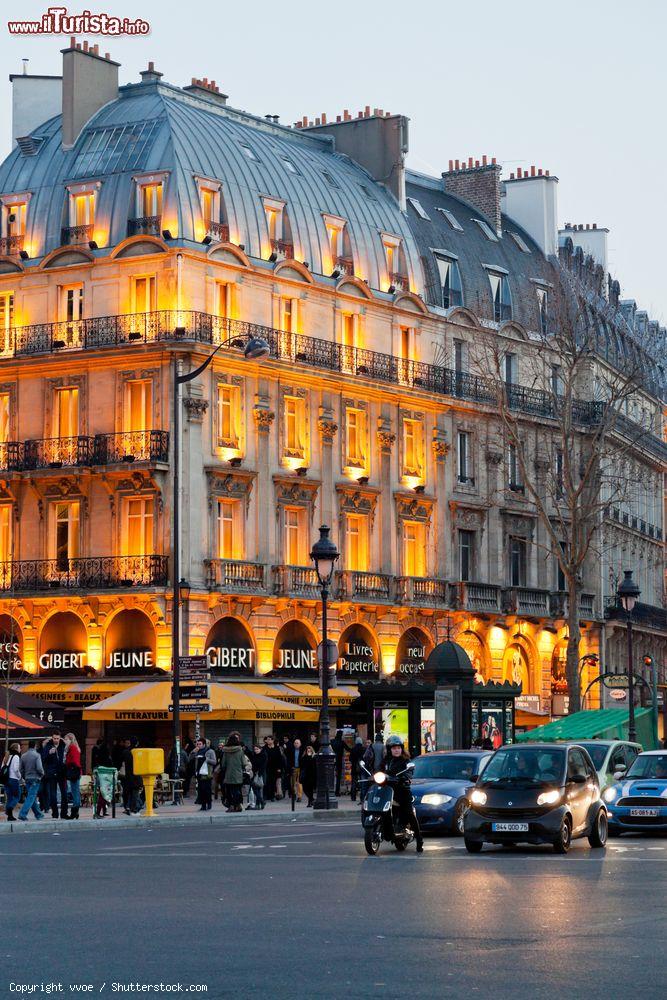 Immagine Il boulevard Saint Michel a Parigi segna il confine orientale del quartiere Odeon. Fa anche parte del cosiddetto Quartiere Latino - © vvoe / Shutterstock.com