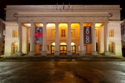 Il Teatro dell'Odeon a Parigi. La sua costruzione risale alla fine del 18° secolo: venne eretto tra il 1779 e il 1782 - © vvoe / Shutterstock.com