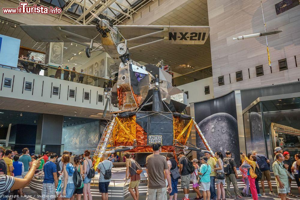 Immagine il LEM, il modulo di allunaggio delle missioni Apollo all'interno del National Air and Space Museum di Washington DC, USA - © A.Ruiz / Shutterstock.com