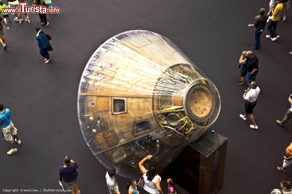 Immagine Il modulo dell'Apollo 11 al National Air and Space Museum di Washington DC, Stati Uniti. E' uno degli oggetti più importanti esposti al museo dell'istituto Smithsonian aperto al pubblico nel luglio 2010  - © travelview / Shutterstock.com