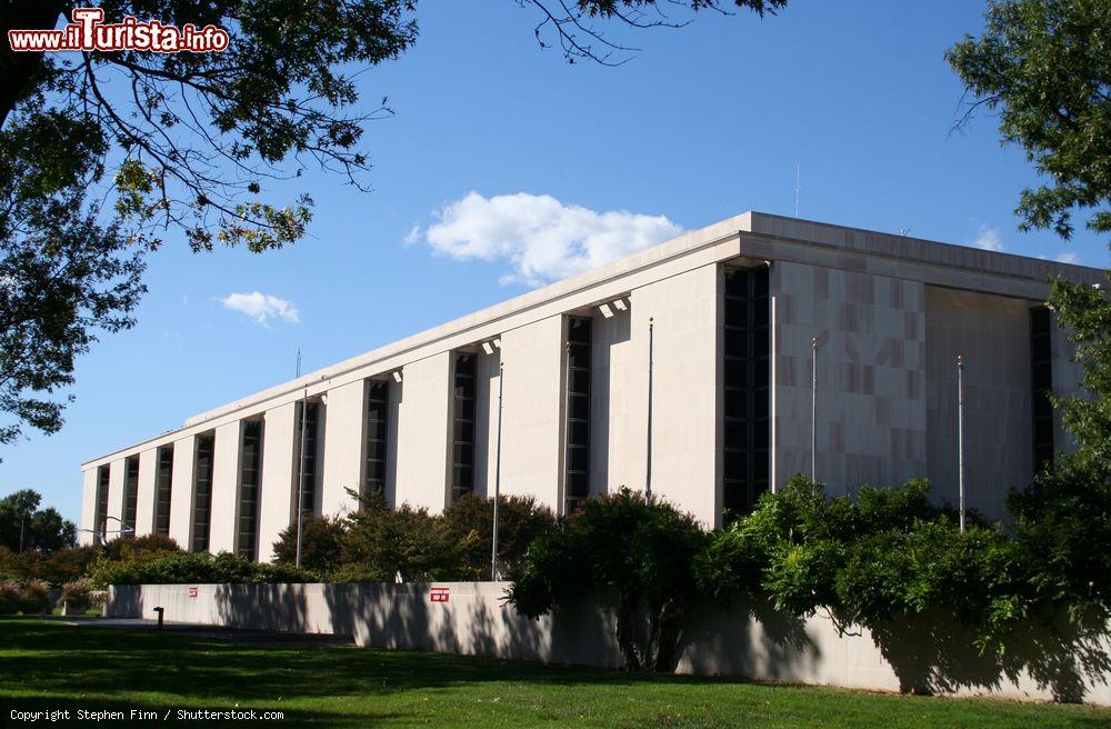 Immagine Il National Air and Space Museum di Washington DC, Stati Uniti. Questo popolare museo americano espone aerei e astronavi, quasi tutti originali o copie accurate - © Stephen Finn / Shutterstock.com