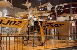 Un antico aeroplano esposto nella collezione del Museo Nazionale dell'Aria e dello Spazio (NASM) di Washington DC, Stati Uniti - © Lerner Vadim / Shutterstock.com